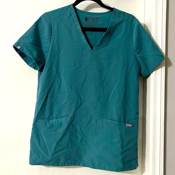 Figs Casma Three-Pocket Scrub Top™ - Picture 1 of 5